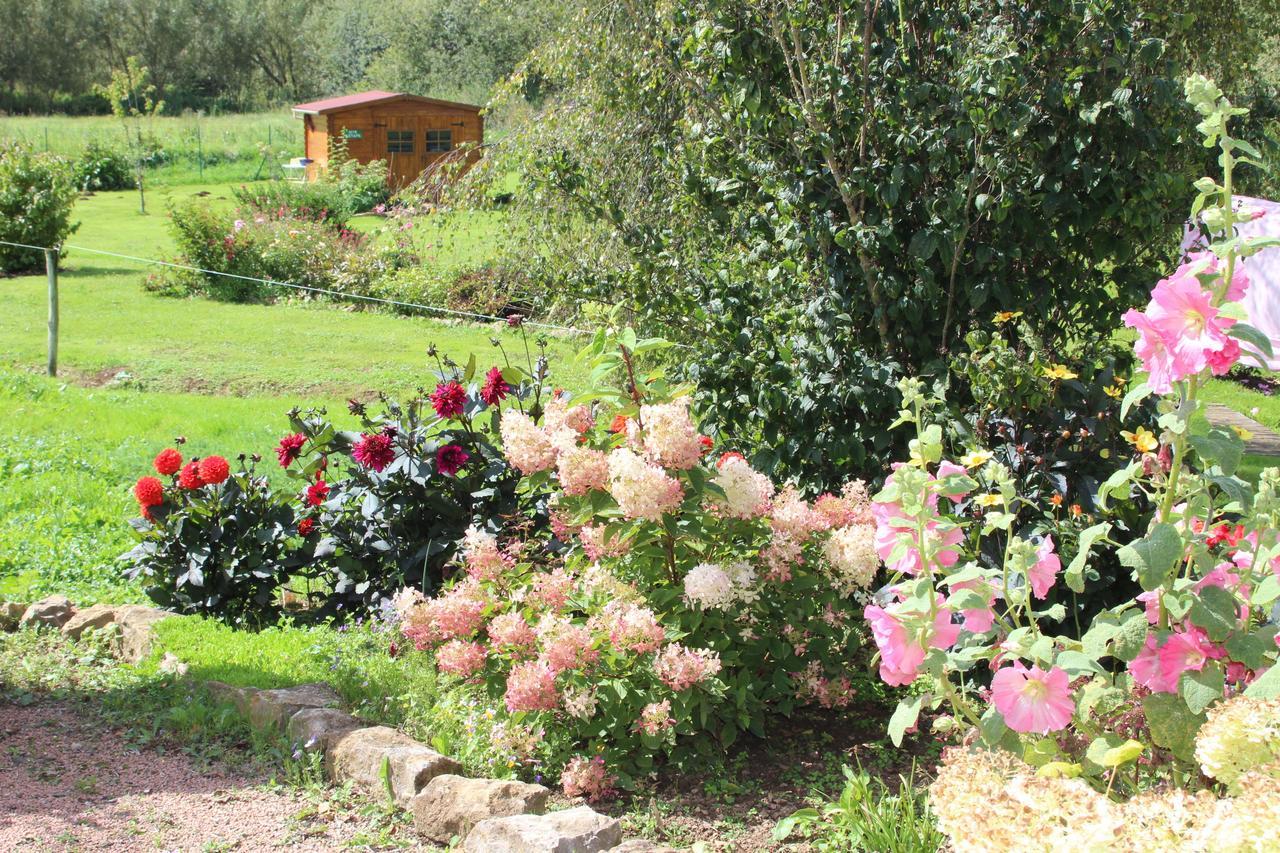 Au Rendez Vous De L'Auxois B&B Essey Bagian luar foto