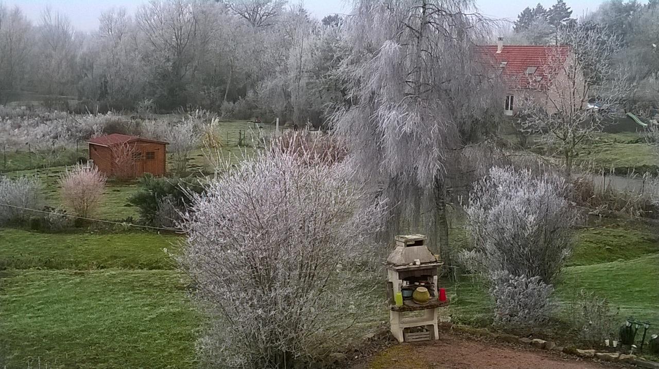 Au Rendez Vous De L'Auxois B&B Essey Bagian luar foto